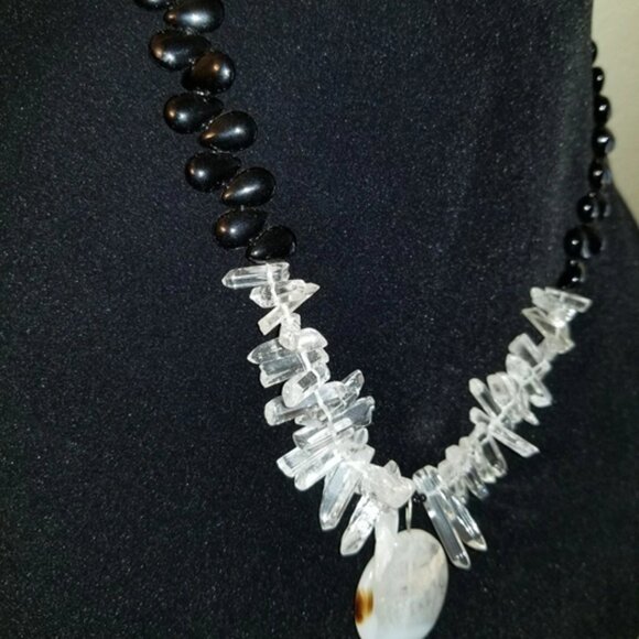 Quartz, Jet And White Agate Necklace - Picture 6 of 7